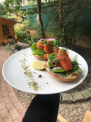 Smoked 'salmon' bagel with horseradish 'cream cheese,' spinach, red onion, capers, lemon and dill at Meatless District - Da Costabuurt in Amsterdam