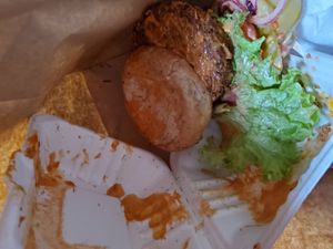 Disgusting. Asked for takeaway and no mayo or sauce. Get back to hotel and ... this disgusting sauced up mess. They couldn't accommodate curry takeaway.  Waste of money at Meatless District - Da Costabuurt in Amsterdam