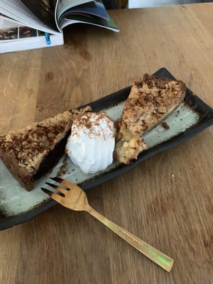 Apple pie and cherry pie at Meatless District - Da Costabuurt in Amsterdam