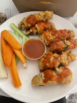 Buffalo wings  at Sticky Fingers Diner in Washington