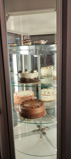 Cake display at Sticky Fingers Diner in Washington