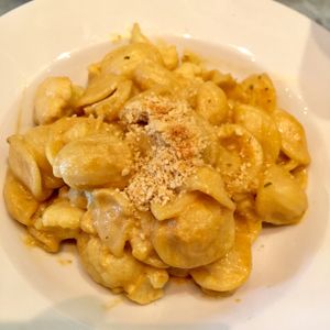 Cheesy Mac at Sticky Fingers Diner in Washington