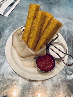 The strangest fries but so good at the same time! #eatingwithshelbie at Sticky Fingers Diner in Washington
