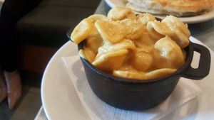 Cheesy Mac at Sticky Fingers Diner in Washington