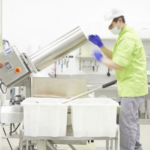 Bebo obrador de zumos at BeBo Cold Press in Barcelona