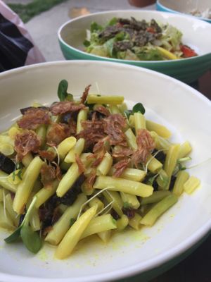 Marinated green peas with dried plums at Bistraw Zdravo Zivo in Skopje