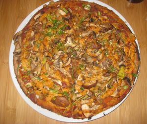 Widder pizza with vegan cheese at Zodiac Pizza in Munich