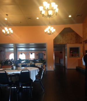 Dining area at Yuan Su Vegetarian in Portland