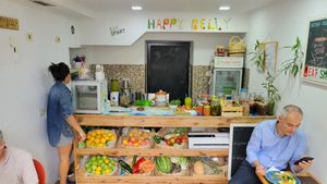 Quaint little juice bar at Happy Belly / Eat Smart in Tirana