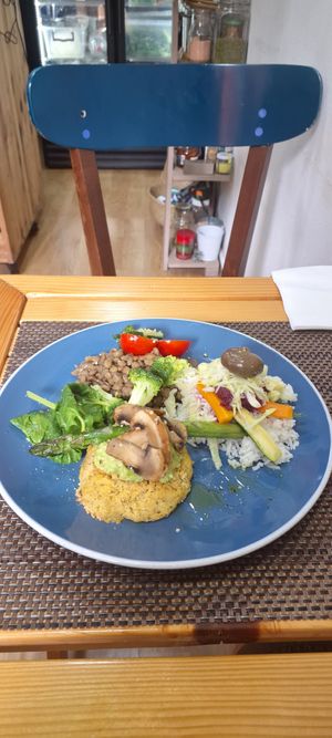 Vegan lunch at Happy Belly / Eat Smart in Tirana
