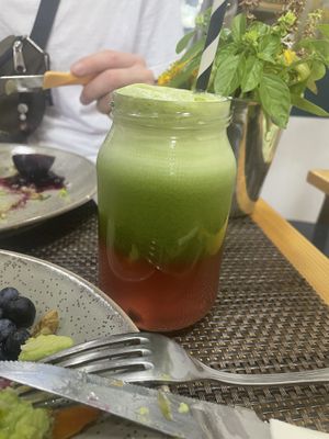 „Green Shadow“ Juice   at Happy Belly / Eat Smart in Tirana