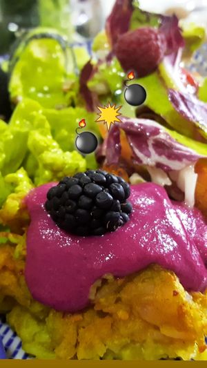 Blow your body. Lunch bowl at Happy Belly / Eat Smart in Tirana