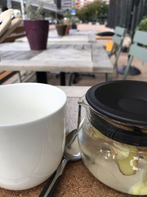 Fresh ginger tea at Sharp Sharp Food in Barendrecht