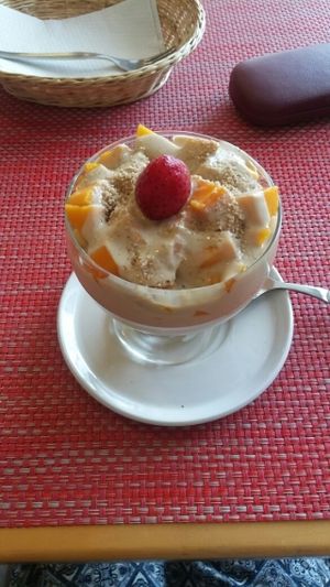 Terrine de frutas (manzana y papaya con crema de cashews. Espolvoreado de ajonjoli y linaza molida) at Raw Cafe - La Molina in Lima