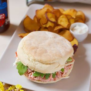 Sandes de Jaca em Bolo do Caco at Green Beans in Lisbon