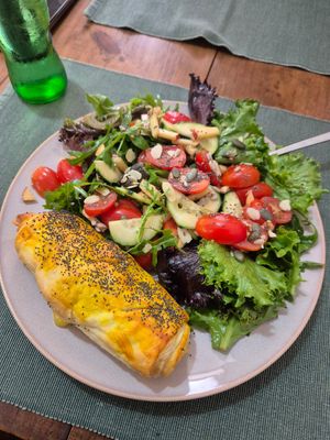 Folhado "Salchicha" & Salada at Green Beans in Lisbon