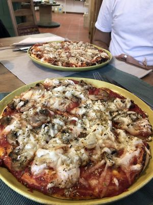 Vegan pizza at Green Beans in Lisbon