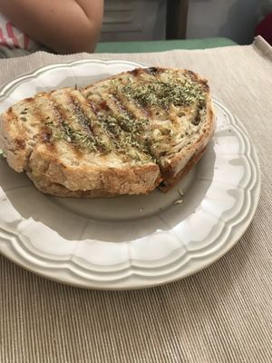 Tosta de queijo, tomate e oregãos at Green Beans in Lisbon
