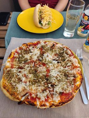 Beyond sausage hotdog and bacon-mushroom-pizza at Green Beans in Lisbon