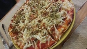 Pizza de salchicha y champiñones at Green Beans in Lisbon