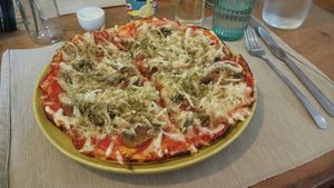 Pizza de champiñones at Green Beans in Lisbon