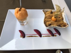 Apple crumble with raisins  at Olives Restaurante in Funchal