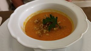 Kürbiscremesuppe mit Walnüssen at Olives Restaurante in Funchal