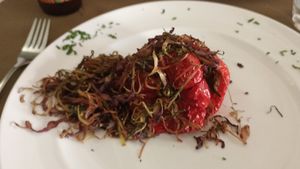 Gefüllte Paprika mit sautiertem Gemüse at Olives Restaurante in Funchal