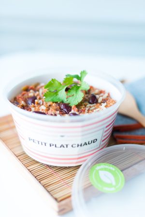 CHILI SIN CARNE
organic wild rice, soya meat-free mince, red bean, tomato, celery, red onion, chili spice, cashew nut sauce. at Cojean - Beaugrenelle  in Paris