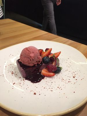 Berries cheesecake at Armonica Cafe in Lima