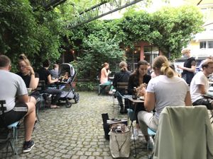 Beautiful garden area  at Emmi's Kitchen - Glockenbach in Munich