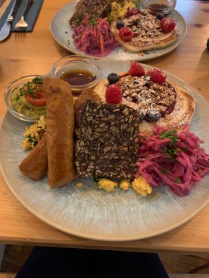 The amazing ultimate breakfast  at Emmi's Kitchen - Glockenbach in Munich