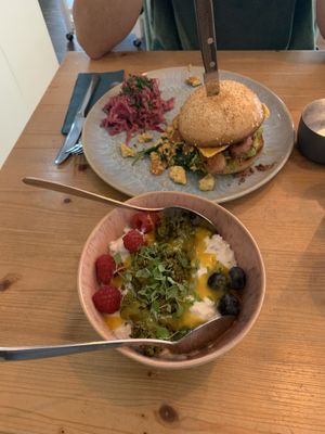 Breakfast burger and coconut milk rice  at Emmi's Kitchen - Glockenbach in Munich