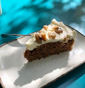 Karotte Haselnuss Kuchen   at Emmi's Kitchen - Glockenbach in Munich