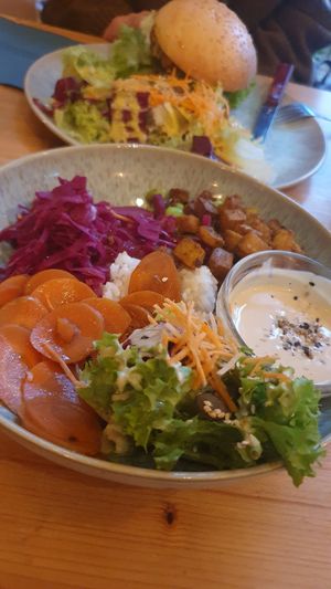 Poke bowl at Emmi's Kitchen - Glockenbach in Munich
