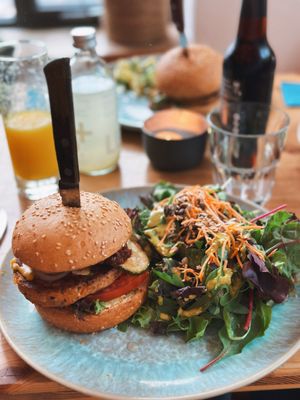 BBQ Burger mit Salat  at Emmi's Kitchen - Glockenbach in Munich