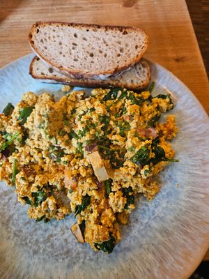 Tofu Scramble #Veganuary at Emmi's Kitchen - Glockenbach in Munich