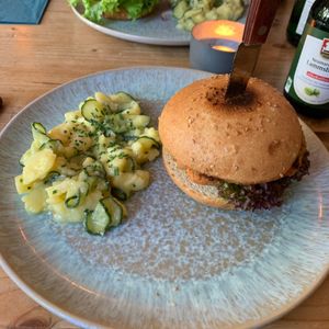 Classic Burger (15,80€) at Emmi's Kitchen - Glockenbach in Munich