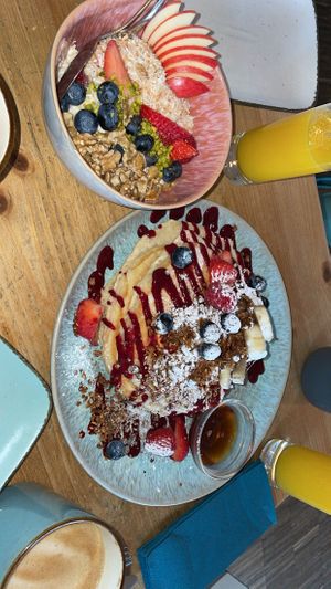 Pancakes look better than they are 🥺 but still very good just dense   at Emmi's Kitchen - Glockenbach in Munich