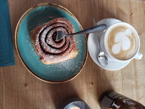 Zimtschnecke mit Café at Emmi's Kitchen - Glockenbach in Munich