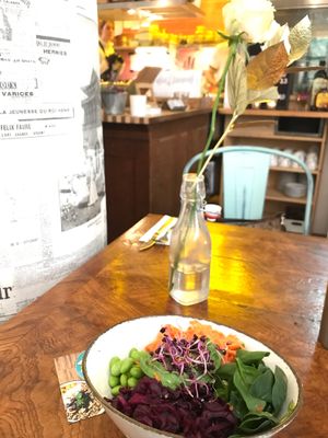 Buddha bowl with extra chickpeas instead of quinoa  at Emmi's Kitchen - Glockenbach in Munich