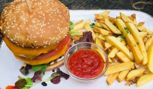 Jalapeño „Cheese“ Burger at Emmi's Kitchen - Glockenbach in Munich