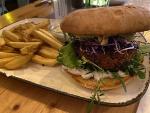 Crazy Avocado Burger!                                                    Rusty bun|homemade Guacamole|Mixed Greens|Walnuts|Wasabi Sprouts|Herb Dip|Fries at Emmi's Kitchen - Glockenbach in Munich