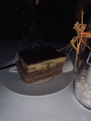 Vegane Bananenschnitte  at Buschenschank Bernhart in Riegersburg