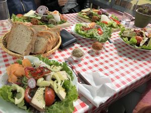 Veganer Bauernsalat mit hausgemachtem Tofu at Buschenschank Bernhart in Riegersburg