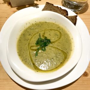 Zucchini soup at Santosha in Mallorca