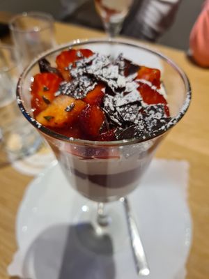 Erdbeeren in Sahneschnee Vegan at Laudis Sauerlandstuben in Meschede