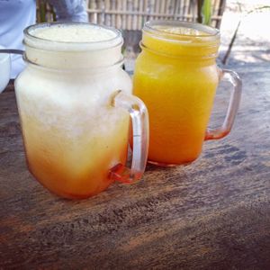 papaya and mango juice at Bali Maitreya Cafe in Lembongan