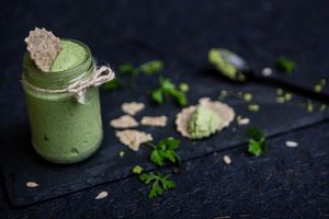 PASTĂ DE PĂTRUNJEL

Ingrediente: pătrunjel, caju, semințe de floarea soarelui, lămâie, usturoi, sare
Cantitate: 150 gr at Rawyal Brunch & Cakes in Bucharest