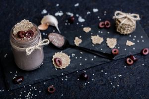 PASTĂ DE MĂSLINE KALAMATA

Ingrediente: măsline kalamata, caju, ulei de măsline, usturoi.
Cantitate: 150 gr at Rawyal Brunch & Cakes in Bucharest